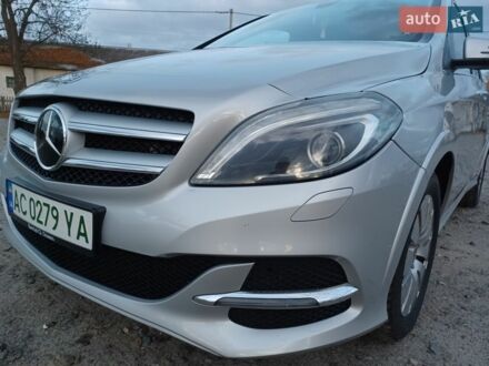 Сірий Мерседес Б-клас, об'ємом двигуна 0 л та пробігом 127 тис. км за 10300 $, фото 1 на Automoto.ua