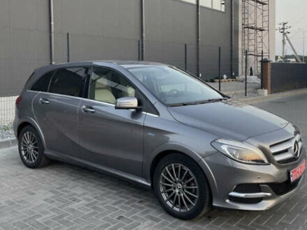 Сірий Мерседес Б-клас, об'ємом двигуна 0 л та пробігом 63 тис. км за 12000 $, фото 1 на Automoto.ua