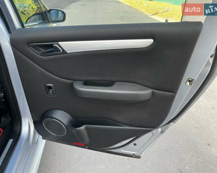 Синий Мерседес Б-класс, объемом двигателя 2.04 л и пробегом 181 тыс. км за 6000 $, фото 17 на Automoto.ua