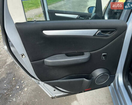 Синий Мерседес Б-класс, объемом двигателя 2.04 л и пробегом 181 тыс. км за 6000 $, фото 15 на Automoto.ua