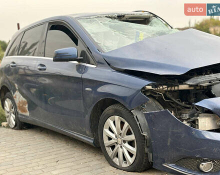 Синий Мерседес Б-класс, объемом двигателя 1.8 л и пробегом 280 тыс. км за 3000 $, фото 5 на Automoto.ua