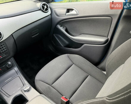 Синий Мерседес Б-класс, объемом двигателя 1.6 л и пробегом 89 тыс. км за 11999 $, фото 90 на Automoto.ua