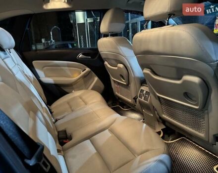 Синий Мерседес Б-класс, объемом двигателя 0 л и пробегом 128 тыс. км за 11000 $, фото 10 на Automoto.ua