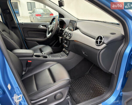 Синий Мерседес Б-класс, объемом двигателя 0 л и пробегом 122 тыс. км за 9399 $, фото 27 на Automoto.ua