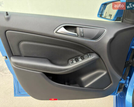 Синий Мерседес Б-класс, объемом двигателя 0 л и пробегом 122 тыс. км за 9399 $, фото 17 на Automoto.ua