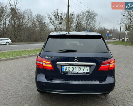 Синій Мерседес Б-клас, об'ємом двигуна 0 л та пробігом 102 тис. км за 15000 $, фото 4 на Automoto.ua