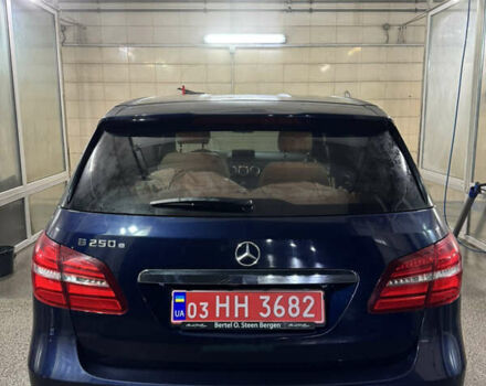 Синий Мерседес Б-класс, объемом двигателя 0 л и пробегом 111 тыс. км за 10800 $, фото 5 на Automoto.ua