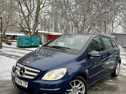 Синий Мерседес Б-класс, объемом двигателя 1.7 л и пробегом 92 тыс. км за 8600 $, фото 1 на Automoto.ua