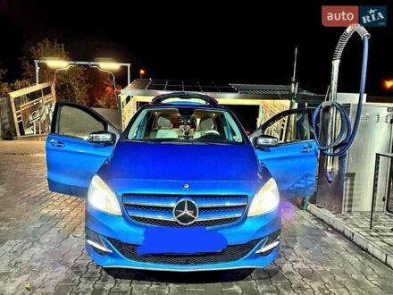 Синий Мерседес Б-класс, объемом двигателя 0 л и пробегом 128 тыс. км за 11000 $, фото 1 на Automoto.ua