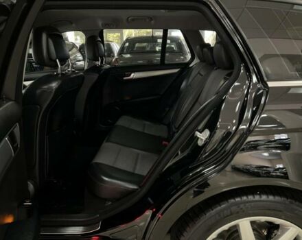 Черный Мерседес Ц 200, объемом двигателя 2.14 л и пробегом 337 тыс. км за 10300 $, фото 2 на Automoto.ua