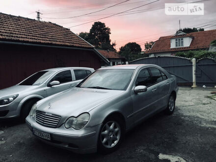 Мерседес Ц 220 2001 в Коломые на Automoto.ua Серый Мерседес Ц 220, объемом двигателя 2.2 л и пробегом 242 тыс. км за 4300 $, фото 1 на Automoto.ua