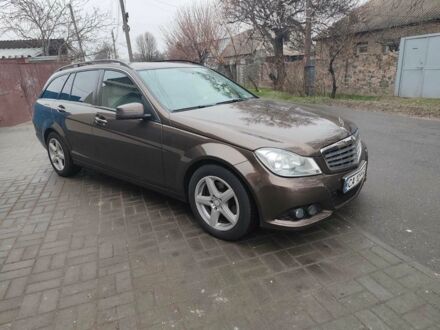 Мерседес Ц 250 2014 у Черкасах на Automoto.ua Коричневий Мерседес Ц 250, об'ємом двигуна 2.2 л та пробігом 300 тис. км за 11000 $, фото 1 на Automoto.ua