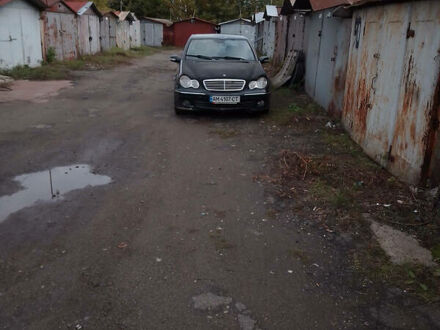 Мерседес Ц 320 2005 в Барановке на Automoto.ua Синий Мерседес Ц 320, объемом двигателя 3 л и пробегом 390 тыс. км за 6500 $, фото 1 на Automoto.ua