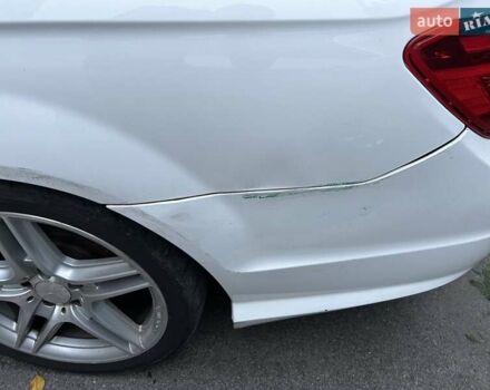 Белый Мерседес Ц-Класс, объемом двигателя 1.8 л и пробегом 215 тыс. км за 12000 $, фото 14 на Automoto.ua