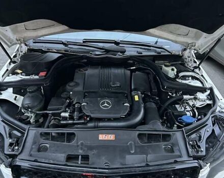 Белый Мерседес Ц-Класс, объемом двигателя 1.8 л и пробегом 215 тыс. км за 12000 $, фото 15 на Automoto.ua