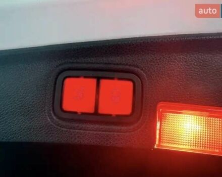 Белый Мерседес Ц-Класс, объемом двигателя 1.99 л и пробегом 135 тыс. км за 28500 $, фото 15 на Automoto.ua