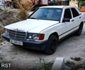 Белый Мерседес Ц-Класс, объемом двигателя 2 л и пробегом 400 тыс. км за 1200 $, фото 1 на Automoto.ua