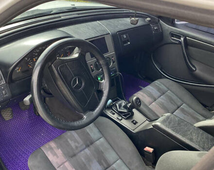 Белый Мерседес Ц-Класс, объемом двигателя 1.8 л и пробегом 350 тыс. км за 3500 $, фото 8 на Automoto.ua