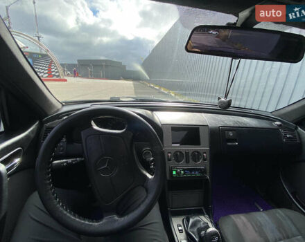 Белый Мерседес Ц-Класс, объемом двигателя 1.8 л и пробегом 350 тыс. км за 3500 $, фото 10 на Automoto.ua