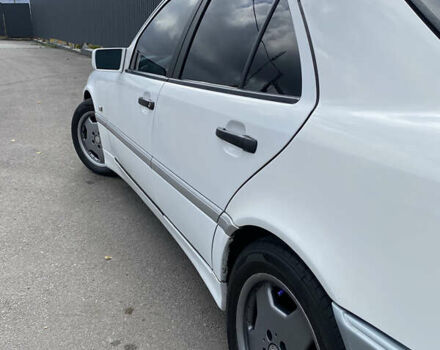 Белый Мерседес Ц-Класс, объемом двигателя 1.8 л и пробегом 350 тыс. км за 3500 $, фото 2 на Automoto.ua