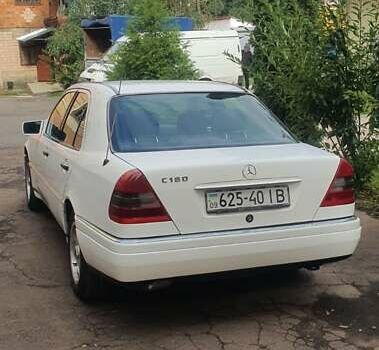 Белый Мерседес Ц-Класс, объемом двигателя 1.8 л и пробегом 271 тыс. км за 3500 $, фото 3 на Automoto.ua