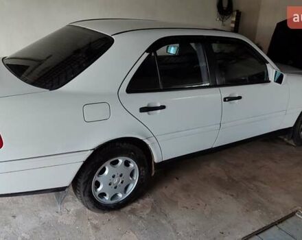 Мерседес Ц-Клас 1995 у Тернополі на Automoto.ua Білий Мерседес Ц-Клас, об'ємом двигуна 1.8 л та пробігом 600 тис. км за 2600 $, фото 1 на Automoto.ua