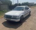 Белый Мерседес Ц-Класс, объемом двигателя 1.8 л и пробегом 350 тыс. км за 2500 $, фото 1 на Automoto.ua
