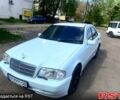 Белый Мерседес Ц-Класс, объемом двигателя 1.8 л и пробегом 250 тыс. км за 2900 $, фото 1 на Automoto.ua