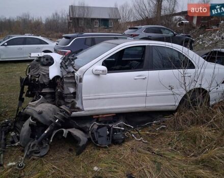 Белый Мерседес Ц-Класс, объемом двигателя 3.2 л и пробегом 200 тыс. км за 500 $, фото 3 на Automoto.ua