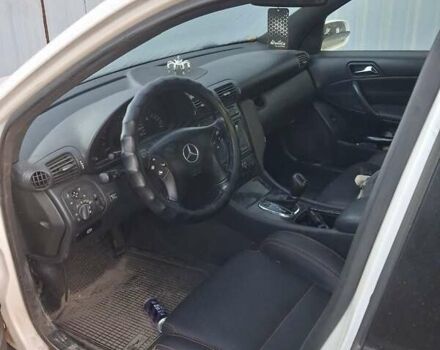 Белый Мерседес Ц-Класс, объемом двигателя 3.2 л и пробегом 200 тыс. км за 500 $, фото 7 на Automoto.ua