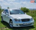 Белый Мерседес Ц-Класс, объемом двигателя 2.1 л и пробегом 329 тыс. км за 6250 $, фото 1 на Automoto.ua