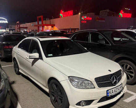 Белый Мерседес Ц-Класс, объемом двигателя 3.5 л и пробегом 285 тыс. км за 9000 $, фото 2 на Automoto.ua