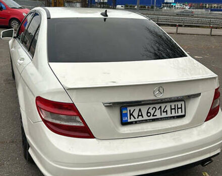 Белый Мерседес Ц-Класс, объемом двигателя 3.5 л и пробегом 285 тыс. км за 9000 $, фото 4 на Automoto.ua