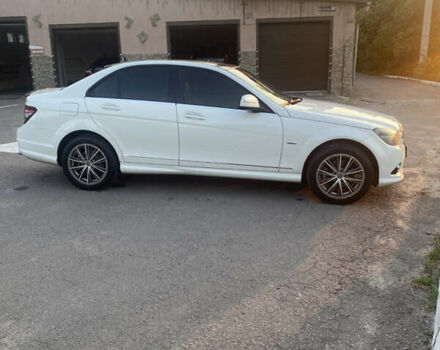 Білий Мерседес Ц-Клас, об'ємом двигуна 1.8 л та пробігом 201 тис. км за 8000 $, фото 1 на Automoto.ua