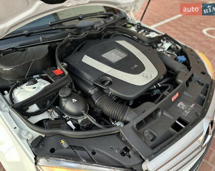 Белый Мерседес Ц-Класс, объемом двигателя 3 л и пробегом 155 тыс. км за 11700 $, фото 62 на Automoto.ua