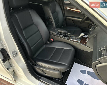 Белый Мерседес Ц-Класс, объемом двигателя 3 л и пробегом 155 тыс. км за 11700 $, фото 58 на Automoto.ua