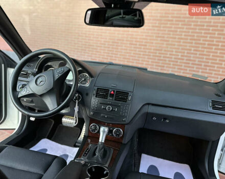 Белый Мерседес Ц-Класс, объемом двигателя 3 л и пробегом 155 тыс. км за 11700 $, фото 49 на Automoto.ua