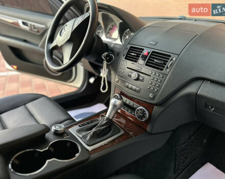 Белый Мерседес Ц-Класс, объемом двигателя 3 л и пробегом 155 тыс. км за 11700 $, фото 30 на Automoto.ua