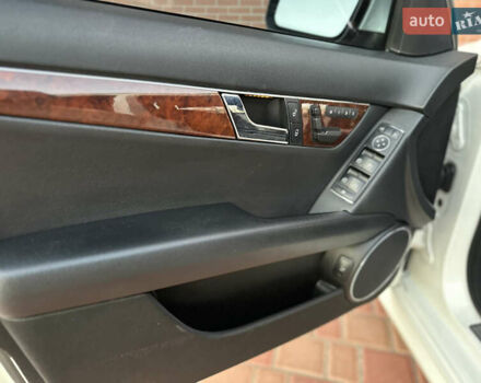 Белый Мерседес Ц-Класс, объемом двигателя 3 л и пробегом 155 тыс. км за 11700 $, фото 40 на Automoto.ua