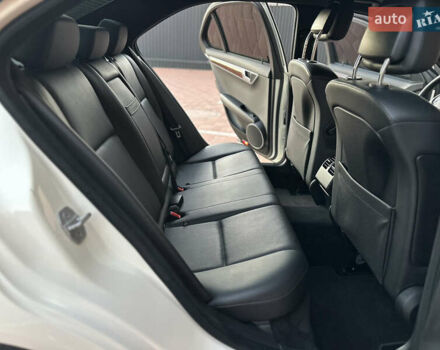 Белый Мерседес Ц-Класс, объемом двигателя 3 л и пробегом 155 тыс. км за 11700 $, фото 31 на Automoto.ua