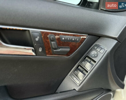 Белый Мерседес Ц-Класс, объемом двигателя 3 л и пробегом 155 тыс. км за 11700 $, фото 41 на Automoto.ua