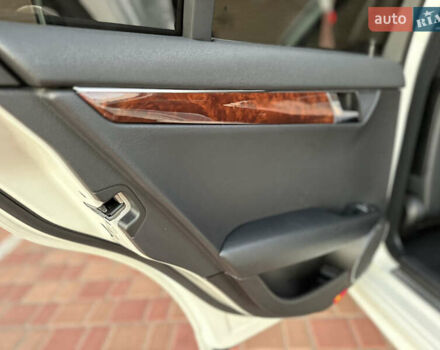 Белый Мерседес Ц-Класс, объемом двигателя 3 л и пробегом 155 тыс. км за 11700 $, фото 39 на Automoto.ua