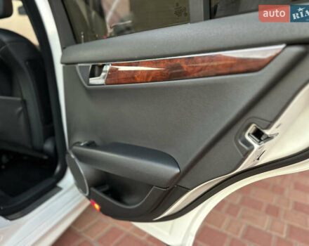 Белый Мерседес Ц-Класс, объемом двигателя 3 л и пробегом 155 тыс. км за 11700 $, фото 32 на Automoto.ua