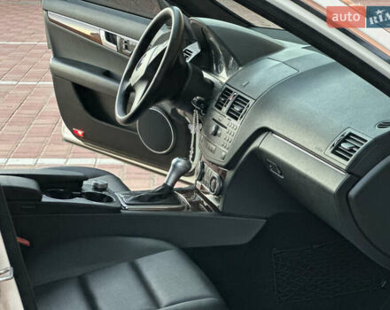 Белый Мерседес Ц-Класс, объемом двигателя 3 л и пробегом 155 тыс. км за 11700 $, фото 25 на Automoto.ua