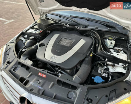 Белый Мерседес Ц-Класс, объемом двигателя 3 л и пробегом 155 тыс. км за 11700 $, фото 61 на Automoto.ua