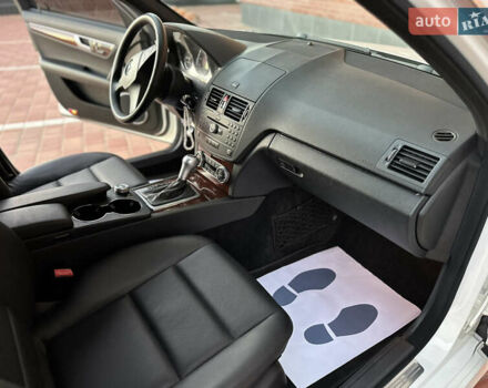 Белый Мерседес Ц-Класс, объемом двигателя 3 л и пробегом 155 тыс. км за 11700 $, фото 50 на Automoto.ua