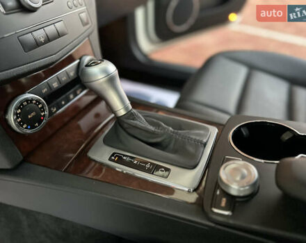 Белый Мерседес Ц-Класс, объемом двигателя 3 л и пробегом 155 тыс. км за 11700 $, фото 45 на Automoto.ua