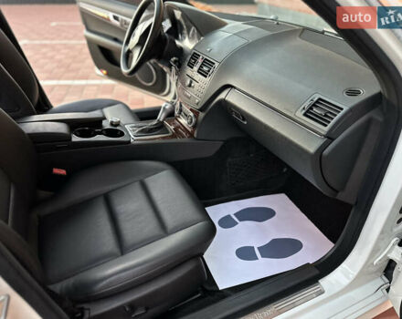 Белый Мерседес Ц-Класс, объемом двигателя 3 л и пробегом 155 тыс. км за 11700 $, фото 26 на Automoto.ua