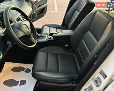 Белый Мерседес Ц-Класс, объемом двигателя 3 л и пробегом 155 тыс. км за 11700 $, фото 52 на Automoto.ua