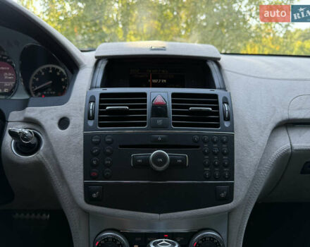 Білий Мерседес Ц-Клас, об'ємом двигуна 6.21 л та пробігом 99 тис. км за 29000 $, фото 17 на Automoto.ua